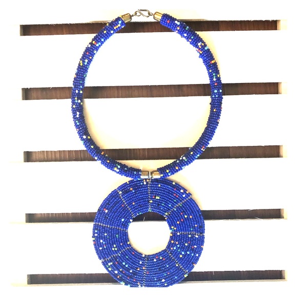 Statement beaded necklace - Picture 1 of 3